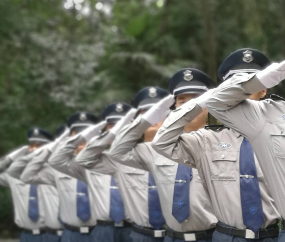 物業(yè)保安是物業(yè)管理中維護(hù)小區(qū)、商業(yè)綜合體、寫(xiě)字樓等場(chǎng)所公共安全和秩序的重要力量